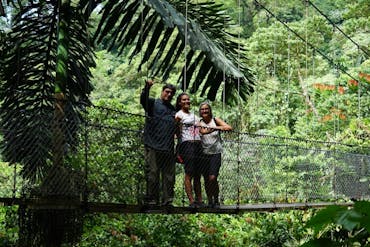 Caminata Naturalista en los Puentes Colgantes